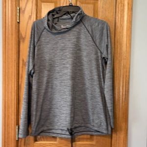Under Armour Women’s athletic shirt top XL